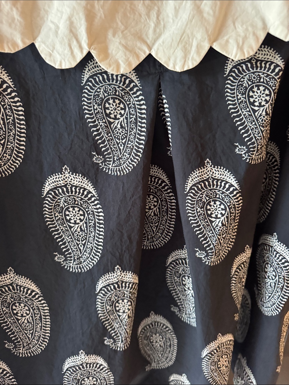 Gigio Dark Navy Paisley Puff-Sleeve Top with off White Scalloped Collar - Picture 5 of 5